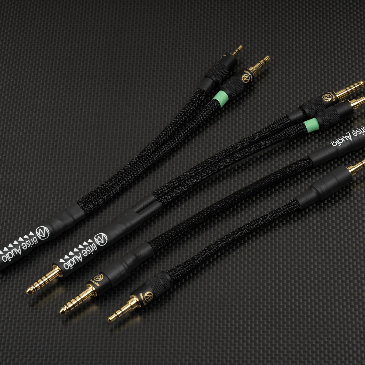 BriseAudio will release a total of four new YATONO-MINI LE mini-mini cables (line cables for portable audio) for balanced connections on February 12, 2021.