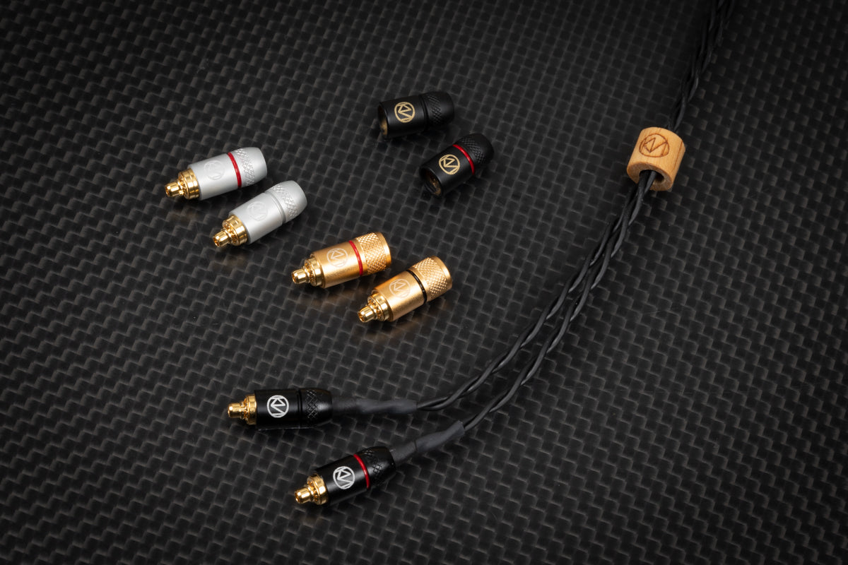 BriseAudioは2021年5月28日にBriseAudioのイヤフォンケーブル各種でゼンハイザー(Sennheiser)製イヤホン(IE300、IE900)に適合の特殊MMCX端子対応のイヤフォンケーブル各種を追加設定いたしました。